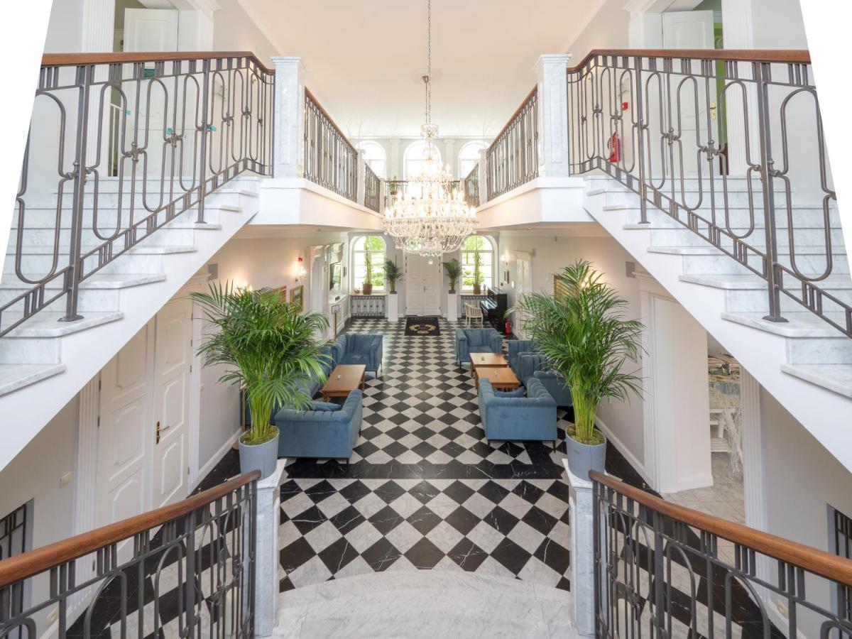 Sobienie Królewskie Resort 4*