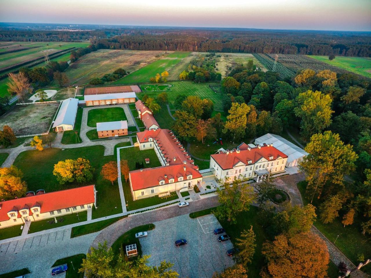 Resort Sobienie Królewskie Sobienie Szlacheckie
